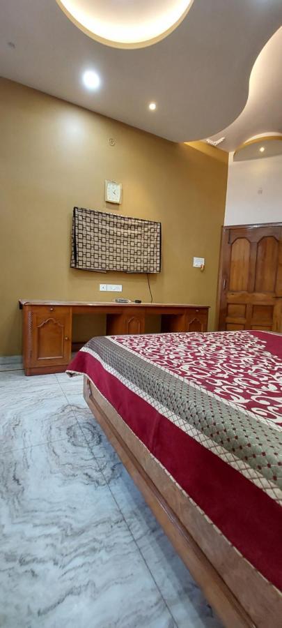 Kapoor Sahab Homestay : It'S A Home Away From Home. พาราณสี ภายนอก รูปภาพ
